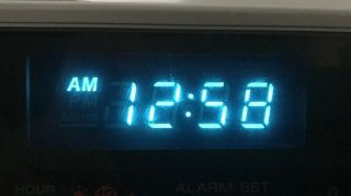 Sony EZ - 7 AM/FM Stereo Digital Alarm Clock Radio Dream Machine Easy Wake Up 2