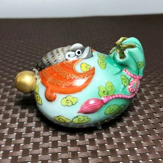 Chinese Porcelain Handwork Collectible Fortune Bat & M0neybag Snuff Bottle