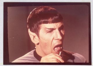 Very Rare Star Trek Tv Show 5 " X7 " Photo Of Nimoy As Spock With Tootsie Pop,