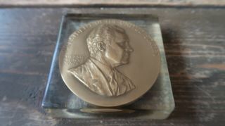 Rare Authentic President Richard Nixon Lucite Cube Paperweight Bronze Coin Gift