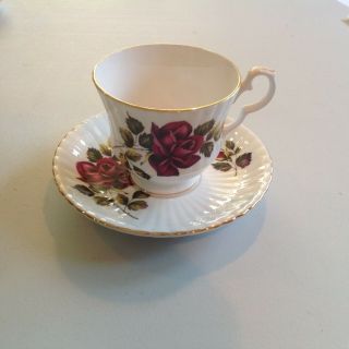 Vintage Royal Windsor Purple Rose W/gold Trim Fine Bone China Tea Cup & Saucer