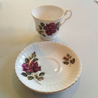 Vintage Royal Windsor Purple Rose w/Gold Trim Fine Bone China Tea Cup & Saucer 2