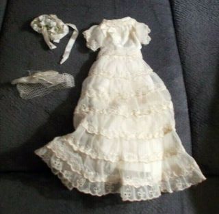 Vintage Mattel Barbie White Wedding Dress With Veil And White Bouquet