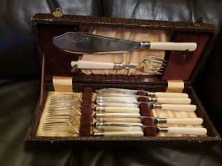Vintage Cased Fish Knifes & Forks Serving Set Epns