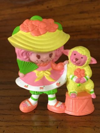 Kenner Strawberry Shortcake Miniature Pvc Peach Blush & Melonie Belle Green Fan