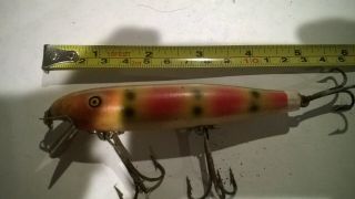 VINTAGE WOOD PFLUEGER PALOMINE LURE STRAWBERRY SPOT 4.  25 inches long,  3 hooks 2