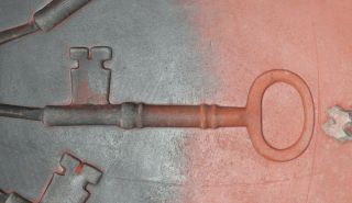 Vintage 12” Rubber Pewter Spin Casting Mold Antique Old Style Large Skeleton Key