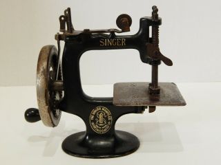 Antique Toy Singer Sewing Machine Cast Iron Hand Crank Child Size