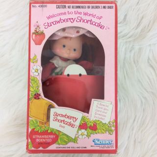Vtg 1980 Kenner Strawberry Shortcake 5” Collectible Doll With Comb