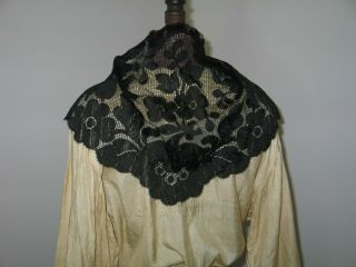 Antique Vintage Delicate French Chantilly Lace Shawl Mantilla Veil Scarf