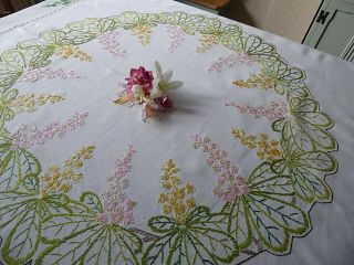 VINTAGE HAND EMBROIDERED TABLECLOTH - STUNNING FLOWER CIRCLE - SO LOVELY 3