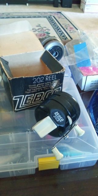 Vintage Zebco 202 Spincast Reel/w Box