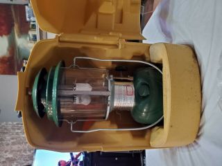 Vintage Coleman 220j Double Mantle Lantern with Clamshell Carry Case 2