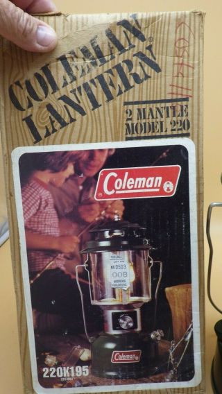 Vintage 1981 Coleman Green Dual Mantle Lantern Model 220K195 Papers & Box 2