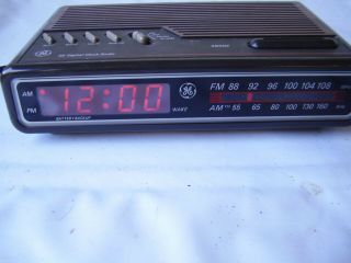 Vintage Ge Digital Alarm Clock Radio Am Fm Woodgrain Model 7 - 4612a W/ Booklet