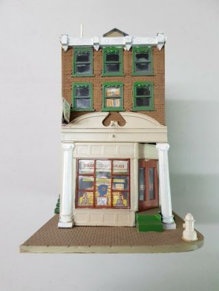 Rare Three Storey Apartment Building With Roof Top - Ho/oo Scale