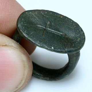 A PERFECT BYZANTINE BRONZE RING WITH CHRISTIAN CROSS - CARVED CIRCA 1000 - 1300 AD 2