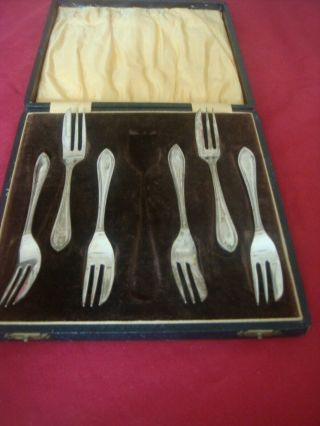 Quality Antique Cased Art Deco Silver Plated Dessert Forks Set