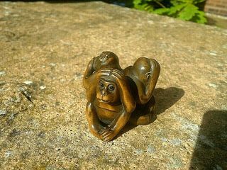 Hand Carved Box Wood Netsuke 3 Wise Monkeys Back To Back Collectable Figure