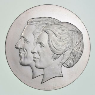 Rare Silver 48.  9 Grams Princess Anne & Mark Phillips Round.  999 Fine Silver 607