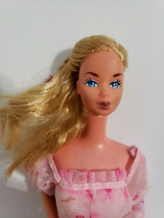 Vintage 1978 KISSING BARBIE with Dress KISSES WITH SOUND & PUCKER 2