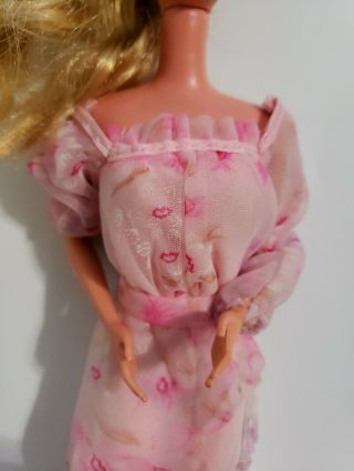 Vintage 1978 KISSING BARBIE with Dress KISSES WITH SOUND & PUCKER 3