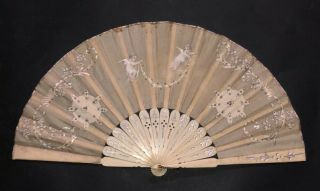 Lovely Antique Victorian French Hand Painted Cherubs Scene Silk Fan
