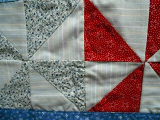 Vintage Baby Quilt Patriotic Colors Pinwheel Red White Blues Flannel Back VGUCon 3