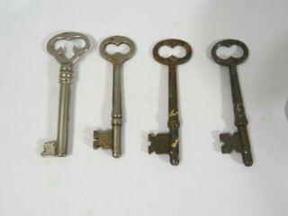 4 Antique Skeleton Keys Great For Crafters,  Artists,  Jewelry Makers