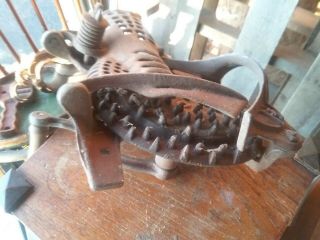Antique R&h Corn Sheller Cast Iron Hand Crank Root & Heath Mfg Co.  Circa 1910