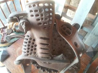 Antique R&H CORN SHELLER Cast Iron Hand Crank Root & Heath Mfg Co.  Circa 1910 3