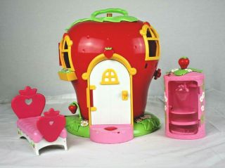 Bandai Strawberry Shortcake Berry Sweet House Complete Bed & Spinning Wardrobe