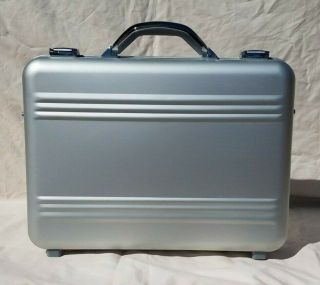 Thin Mezzi Aluminum Hard Briefcase Silver Laptop (Rare) with strap and No Key 3