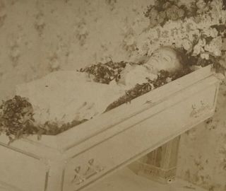 Antique Post Mortem Cabinet Card Child in Coffin - Lockport,  NY 1880s 3