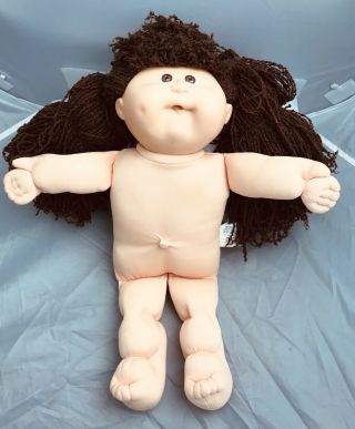 Cabbage Patch Dolls - Vintage 1989 Brn - Eyed Baby Girl. ,  Very