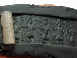 Exeptional Extremely Rare Intact Ancient Cylinder Seal Detail.  9.  6 Gr 35mm