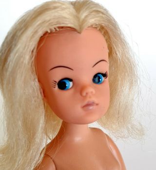 Vintage Pedigree Sindy Doll 1980 - Blonde With Medium - Length Shiny Hair