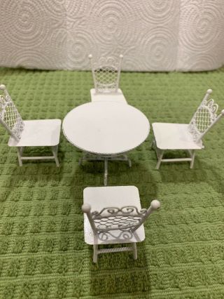 White Wicker Doll House Furniture Vintage Metal Round Table And 4 Chairs
