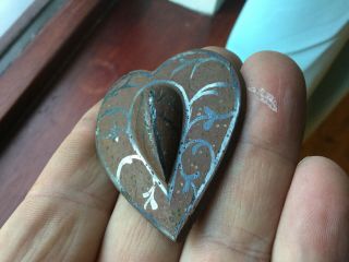 Old Veined/ Leaf Heart Harness Mount C 1600 - 1700