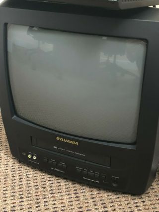 Sylvania Ssc132 Tv With Vcr And Fm Radio,  11 " Screen,  Rarely W/remote