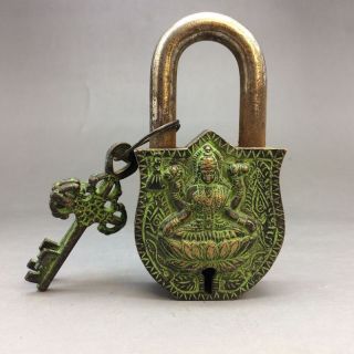 Exquisite Old China Brass Sculpture Is The Image Of The Locks And Keys