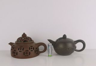 A CHINESE YIXING TEAPOTS WITH MAKERS MARK 2