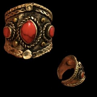 Ancient Silver Decorative Gandhara Bedouin Ring With Red Stone 300 B.  C (1)