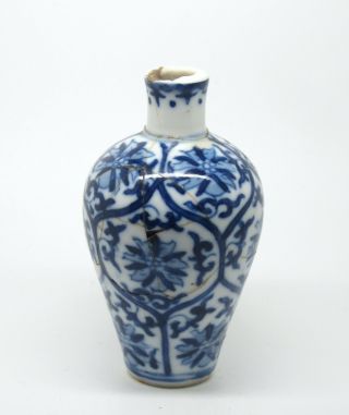 Antique Chinese blue and white porcelain snuff bottle 3