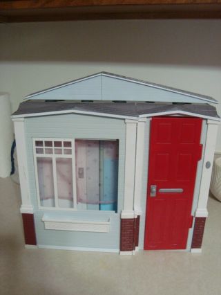 Barbie 2005 Totally Real House Folding Dollhouse With Sounds