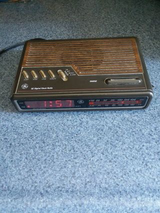 Vintage Ge 7 - 4612b Am/fm Alarm Clock Radio General Electric Wood Grain