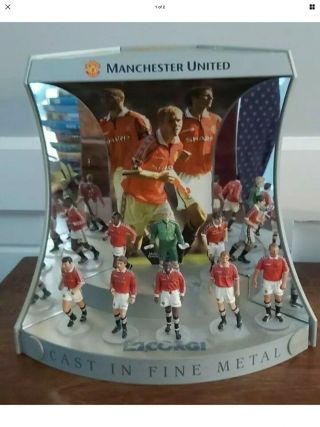 Manchester United Corgi Display Stand And Figures Cast In Fine Metal Rare