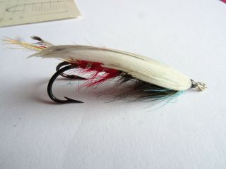 FINE EARLY 20TH CENTURY GUT EYED DOUBLE HOOK WHITE WING SIZE 4/0,  1/4 SALMON FLY 2