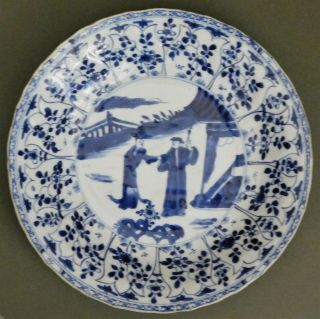18th Century Kangxi Porcelain Plate Blue And White Depicting Figures 27.  9 Cm Dia