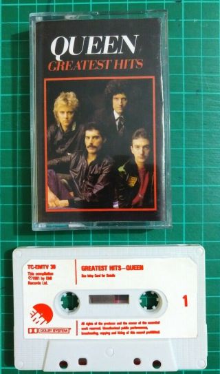 Queen - Greatest Hits Cassette - Uk 1981 Rare Red Paper Label Freddie Mercury